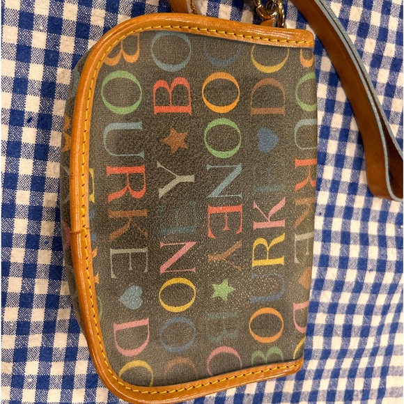 Dooney & Bourke wristlet wallet in perfect condition! - Picture 2 of 9